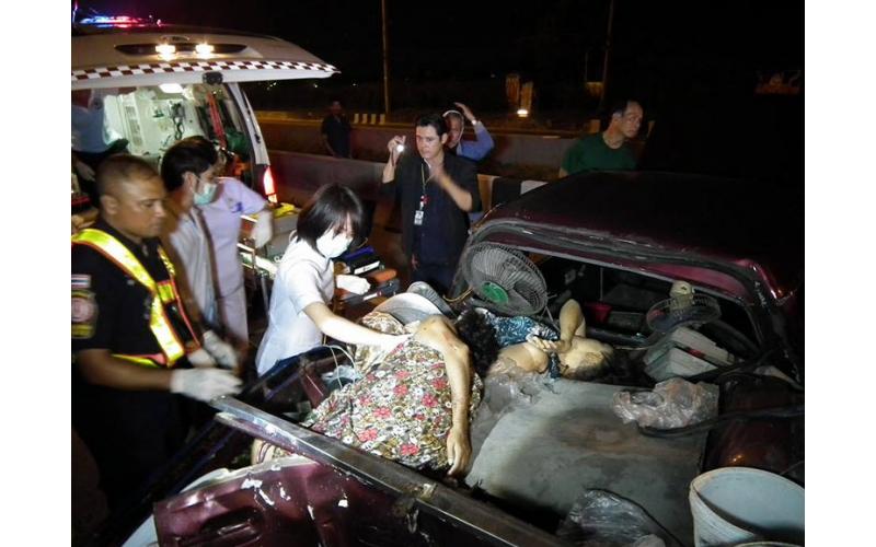 เกิดอุบัติเหตุฟอร์จูนเนอร์ชนท้ายเสียชีวิต 2ศพบาดเจ็บอีก 4ราย บริเวณ ถนนพหลโยธิน ขาเข้า ต.คลองหนึ่ง เกิดอุบัติเหตุฟอร์จูนเนอร์ชนท้ายเสียชีวิต 2ศพบาดเจ็บอีก 4ราย บริเวณ ถนนพหลโยธิน ขาเข้า ต.คลองหนึ่ง