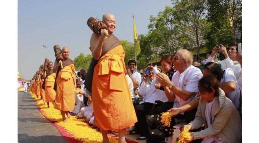 ธรรมกายเริ่มแล้ว เดินธุดงค์ธรรมชัย 1,129 รูป 459 กม. เดินผ่าน 7 จังหวัด ใช้เวลา 27 วัน ธรรมกายเริ่มแล้ว เดินธุดงค์ธรรมชัย 1,129 รูป 459 กม. เดินผ่าน 7 จังหวัด ใช้เวลา 27 วัน
