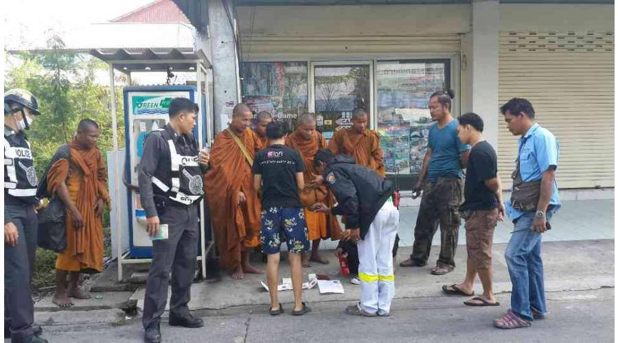 พระเดิน เรี่ยไร่ เงินจากประชาชน บริเวณถนนรังสิต-นครนายก คลอง 2 ไม่พบเอกสารใดๆที่บ่งบอกว่าเป็นพระจริง พระเดิน เรี่ยไร่ เงินจากประชาชน บริเวณถนนรังสิต-นครนายก คลอง 2 ไม่พบเอกสารใดๆที่บ่งบอกว่าเป็นพระจริง